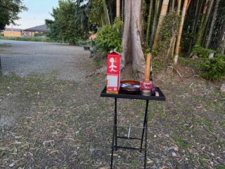 昨日、ヤンチャ坊主な次男に撮影をお願いしました結果です

本日、朝から樹木の抜根や伐採、パート2として工事が進められています

慌しい昨日と変わり、１日ゆったりとお寺の留守番です

が、書類作成もあったり、お客さん対応と中々休ませて貰えない様です‥

#春日井市
#寺
#龍神
#改修工事
#整う生活